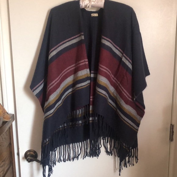 Hollister Western Style Cape - Picture 2 of 7